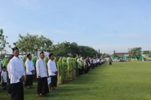 Menggemakan Semangat Hari Santri, Santri dan Jam’iyah NU Megaluh Padati Apel Akbar dan Kirab HSN 2025