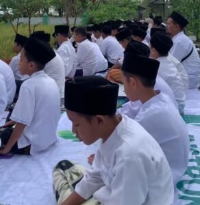 WAYAHE MEGENGAN, MI Mambaul Ulum Megaluh SAMBUT RAMADAN 1447 H DENGAN ZIARAH DAN MAULID DIBA’