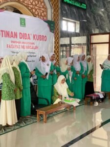Fatayat NU Megaluh Gelar Diba’ Kubro dan Pemotongan Kue Memperingati Harlah Fatayat NU ke-76
